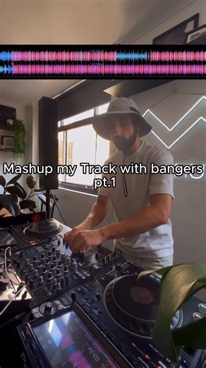 FRAP on Instagram: "Mashup my Tracks with Bangers pt.1 ✨🖤 ID : Frap - GET UP (unrelease) @kaaz.jpeg - WE RUN THIS Follow for more 🖤 #hardtechno #mashup #dj #mix"