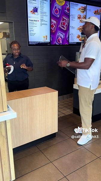 OCDA arrives at McDonald’s 📞👌🏾🏃🏾‍♂️ #ocda #calimarwhite #comedyvideo #funny #fyp #foryou #viral