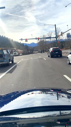 🚗 The Road to Estes — Where Every Turn Feels Like Coming Home 🏔️❤️ There’s nothing quite like that moment when you’re driving Highway 34 and the valley opens up… the mountains rise in front of you, and you realize — you’re almost in Estes Park. 🌲✨ The river winds beside you, the pines get taller, and the air somehow feels lighter. Every mile on this stretch holds a little bit of magic — whether it’s your first visit or your hundredth. 🌄💨 This isn’t just a drive — it’s a journey into Colorad