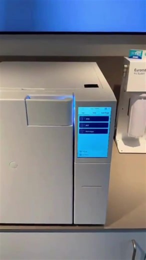 Een drukke dag? Dan wil je dat sterilisatie vooral… soepel loopt. De Euronda E10 is ontworpen om je sterilisatieproces overzichtelijk te houden: - Bediening via 7” kleurendisplay met swipe-start en video-uitleg voor onderhoudsroutine. - Traceerbaarheid: cyclusdata via USB en beheren via Ethernet of Wi-Fi (standaard). - Programma’s zoals B cycli en testprogramma’s (o.a. Bowie & Dick/Helix/Vacuum). - Keuze uit 18L of 24L kamer. 📍Extra fijn: de E10 staat bij ons in de showroom en is uit voorraad l