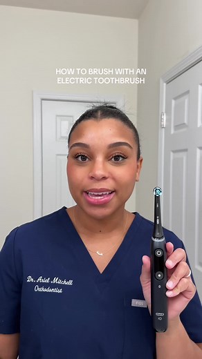 How to Brush with an Electric Toothbrush Correctly