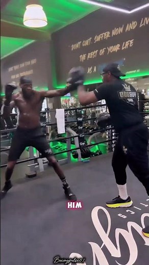 Can Joshua Survive Wilder’s Right Hand? 💥#deontaywilder #anthonyjoshua #boxing #shorts