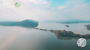 13 reactions | Time for the first bowl of soup in the fall! Wuhan's lotus root and rib soup is renowned for its unique flavor. Let's follow Yu Shaolin, the inheritor of the stewed soup of Xiaotaoyuan in #Wuhan, to uncover the secrets behind this delicious bowl of soup朗. #HiWuhan #DeliciousWuhan | Wuhan Plus | Facebook
