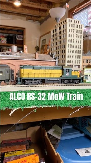 Ho CNW MoW train pulled by an Alco RS32 diesel locomotive