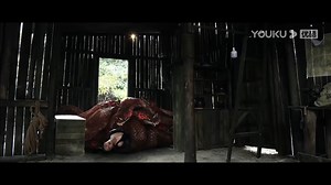 1M views · 16K reactions | The Hydra tightly wrapped around the beautiful woman with purple lips, scaring the people in the cabin so much that they dared not make a sound! 九头蛇紧紧包裹住嘴唇发紫的美女，吓得木屋里的人不敢出声！ #变异九头蛇 #VariationHydra #优酷电影 #youkumovie | Youku Movie | Facebook