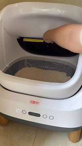 106K views · 3.2K reactions | Nhà vệ sinh mới của Hủ Tíu, còn ai tinh tế như anh Vàng nữa chứ 凉 #Helipet #Helipetopentop #Mayvesinhchomeo #Maydonphanmeo #CatdaunanhMaxclean | Cậu Vàng | Facebook