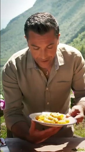 Little Bit of Pecoroni Cheese Will Make Your Pasta INCREDIBLE | Gino's Italian Escape #chef
