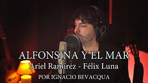 "Alfonsina y el mar", en la versión de Ignacio Bevacqua ALFONSINA Y EL MAR (Felix Luna - Ariel Ramirez) Por la blanda arena que lame el mar Su pequeña huella no vuelve más Un sendero solo de pena y silencio llegó Hasta el agua profunda Un sendero solo de penas mudas llegó Hasta la espuma Sabe Dios qué angustia te acompañó Qué dolores viejos calló tu voz Para recostarte arrullada en el canto de las caracolas marinas La canción que canta en el fondo oscuro del mar La caracola Te vas Alfonsina con 