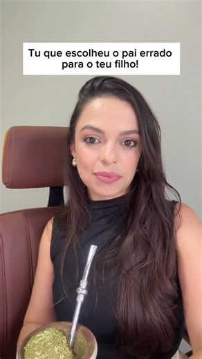 Cláudia Troleiz | Advogada de Família on Instagram: "Culpar a mãe é a forma mais fácil de absolver a omissão paterna. Ninguém escolhe abandono. O que existe é decisão consciente de não exercer a paternidade."