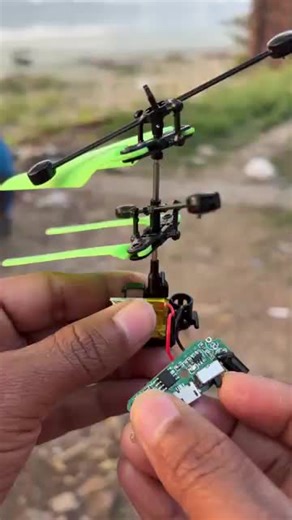 In this video, you can see, How a Mini Helicopter Propeller Works with a Gearbox #drone #minihelicopter . . If you enjoyed our videos please subscribe us and like our videos to support us🤗 . . . . DC motor experiment for beginners, Simple DC motor project tutorial, How to build a DC motor from scratch, Understanding DC motor principles, DC motor basics explained, DIY DC motor project ideas, DC motor speed control experiment, Arduino DC motor project tutorial, Building a small DC motor, Explorin