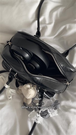 What's in My Everyday Bag: A Unique Overview