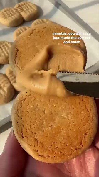 3-INGREDIENT NUTTER BUTTERS 🥜 Simple to make and absolutely delicious! I love that you can modify them with any nut butter or sunflower butter. They are warm, soft and chewy and I can’t wait for you to try them! You’ll need: 1 cup almond flour 1/3 cup pure maple syrup (or raw honey) ½ cup peanut butter or nut butter of choice (I used organic creamy peanut butter) 1. In a bowl, combine almond flour, maple syrup and nut butter. 2. Roll the mixture into teaspoon sized balls and connect two of them