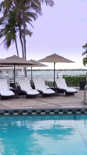 1K views · 101 reactions | From early mornings at the pool to quiet moments on our private beach, you’ll find the beauty of Key West around every corner. ⁠ ⁠ Click the #linkinbio to explore our little piece of paradise. ⁠ ⁠. . . . #PierHouse #PierHouseKW #PierHouseKeyWest #MyPierHouse​ #explorekeywest #keywesttravel #thingstodokeywest #keywestblogger #floridablogger #southfl #FLkeys #floridakeys #gulfofmexico | Pier House Resort & Spa | Facebook