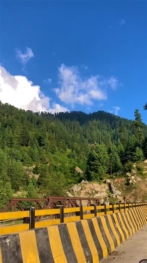 Feel world 🍃🏔️ on Instagram: "Sukoon ❤️❤️ : : For more reels follow @feel_world_0 Vc-📸 @feel_world_0 : : #viral #trending #instagram #fyp #india"