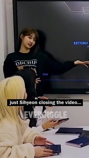 Sihyeon Accidentally Closing All Tabs | Everglow Kpop FYP