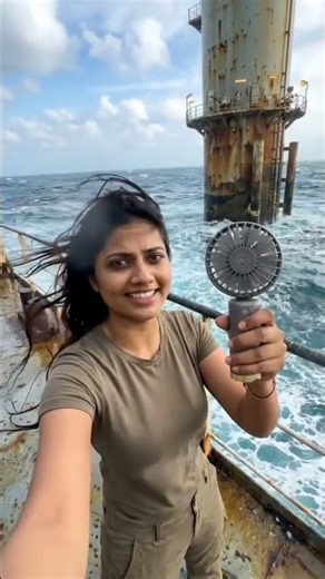 Ship की गर्मी का पक्का इलाज 🚢🔥 | Portable Mini Fan Testing ❄️ #MiniFan #SummerHacks #AmazonFinds