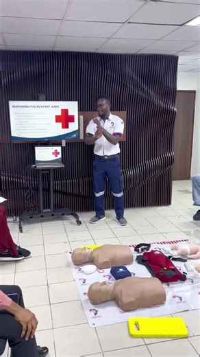 Can you use water to treat a burn? It sounds like a simple first aid question, but it’s one that comes up often during burn emergencies. When someone gets burned at home, at work, or during an event, the first response can make a real difference. So let’s talk about it. Drop your option in the comments. This is how we start conversations around first aid, burn treatment, emergency response, and safety awareness. #burns #fireburns #emergencyresponseafrica #cprtraining #firstaidtraining
