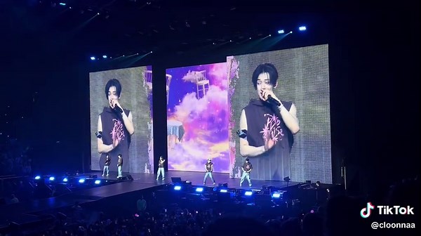 Heaven 🩵 Tomorrow X Together in London | 25.03.2025 🪽 #tomorrow_x_together #txt #txtconcert #txtmoa #moa #txtmoaforever #yeonjun #soobin #beomgyu #taehyun #hueningkai #kpop #kpopconcert @TOMORROW X TOGETHER