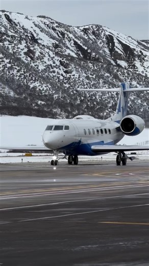 Lux Class Experience | LUXURY LIFESTYLE & TRAVEL on Instagram: "Gulfstream G600 🛩️ —— Dm me or email info@luxclassofficial.com to charter or buy your next Private Jet 🛩️ 📍Worldwide —— The Gulfstream G600 is an ultra-long-range business jet with a maximum range of 6,600 nautical miles (12,223 km). It boasts a near-supersonic high-speed cruise of Mach 0.90. The G600 is known for its spacious and luxurious cabin, award-winning seat design, and commitment to sustainability. Key Features and Speci