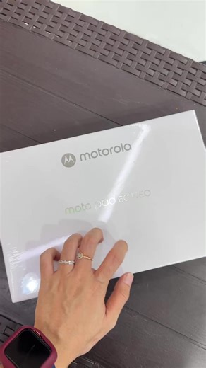 Motopad 60 NEO 💸Price 2.xxx.xxx Spesifikasi Processor : MediaTek Dimensity 6300 (8C, 2x A76 @2.4 GHz 6x A55@2.0 GHz) Graphics : Integrated Arm Mali-G57 MC2 GPU Memory (RAM) : 4GB Soldered LPDDR4X Internal Storage : 128GB UFS 2.2 Storage Support : microSD card, supports up to 2TB (exFAT) 4 speakers, optimized with Dolby Atmos Mono Display Size : 11″ 2.5K (2560×1600) IPS 500nits Anti-fingerprint, 72% NTSC, 90Hz, Touch. Touchscreen: In-cell, 10-point Multi-touch Ports 1x USB-C (Hi-Speed USB / USB 