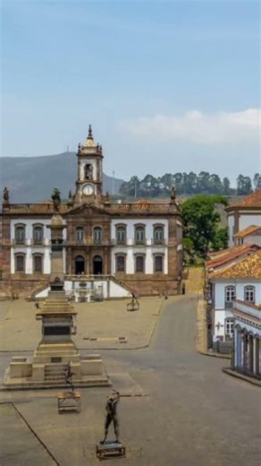 A city named after Tiradentes, in Minas Gerais.