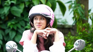 153K views · 1.9K reactions | Mohon maaf kenapa Papa Wilan humor banget mendadak sempoyongan? 藍 Segala kaki Maudy gatal di tengah syuting, tahan aja dong coba  Saksikan #LoveStoryTheSeries setiap hari, pukul 15.15 WIB di TV atau Vidio.com #SCTVSinetron - Pastikan kamu juga follow @sinetron.sctv dan @lovestorytheseries.sctv untuk dapatkan konten-konten eksklusif! | SCTV | Facebook