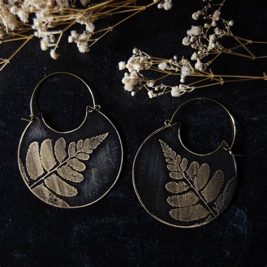 𝐋𝐚𝐫𝐢𝐬𝐬𝐚 | 𝐉𝐞𝐰𝐞𝐥𝐫𝐲 & 𝐀𝐫𝐭 | ✨️Polystichum acrostichoides✨️ is the primary type of fern that I use in my jewelry etchings. They're native to eastern N. America spanning... | Instagram