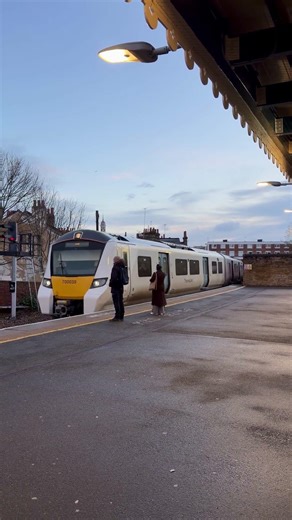 Train Arriving and Departing at Greenwich Station | London Train Spotting 🚆