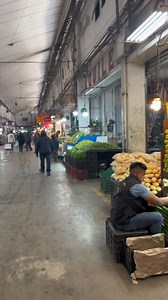 🌙🧹 Detrás del movimiento de la Central, hay trabajo que no se detiene. Mientras la ciudad duerme, en la Central de Abasto CDMX seguimos trabajando: realizamos labores de limpieza, mantenimiento y organización para que todo funcione como debe. Además, gracias a Itacate CEDA, aprovechamos los excedentes alimentarios para entregarlos a quienes más lo necesitan. 💚🥦 | Central de Abasto CDMX