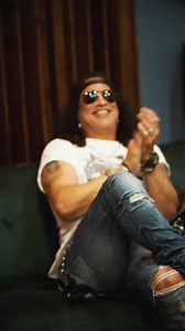 I am sending everyone subscribed to my newsletter a clip of "Oh Well" feat. Chris Stapleton. Sign up now at the link to get exclusive access. iiii]; )'https://laylo.com/slash/KQvZb | Slash