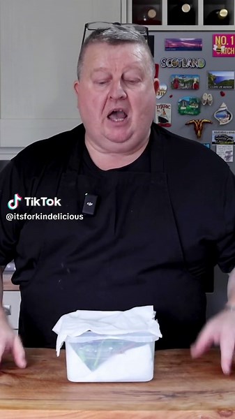 How to Keep Salad Leaves Fresh: Quick Tupperware Hack