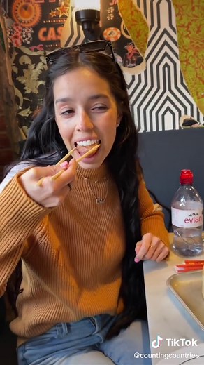 Exploring 24 Hour Life in Downtown London