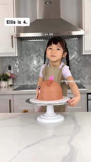 12K views · 686 reactions | Ellis made a bear cake! She was 4 in this video. I miss her being this small. I can’t believe she’s turning 6 soon! #bearcake #fondantcake #cakedecorating #cakesofinstagram #cutecakes #kidsbaking #cutecakes #torontofamily #toronto | TheCakingGirl | Facebook