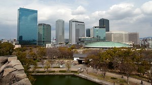 Time-lapse of a city with people and buildings - Free Stock Video