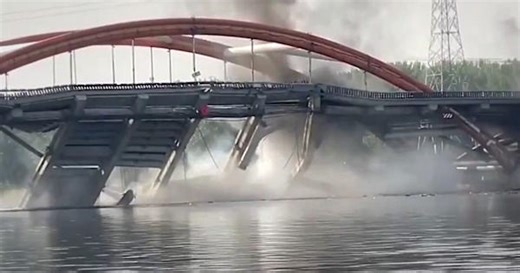 Huge river bridge collapses after fire in Beijing