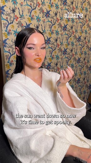 Come behind the scenes at #DoveCameron’s Allure Next duality-themed cover shoot. Read her new cover profile out now at the link in bio. Photographer/Director: Erika Long Stylist: Carolina Orrico Hair: Gonn Kinoshita Makeup: Laura Stiassni Manicure: Leanne Woodley Set Design: Way Out Studio DP (Motion only): Jimmy Liu Nyeango Writer: Nicola Dall'Asen