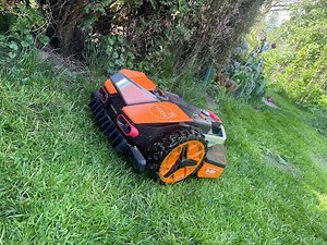 Worx Landroid Vision M800 Mähroboter WR208E TEST Rasenkante schneiden, mit Hindernissen