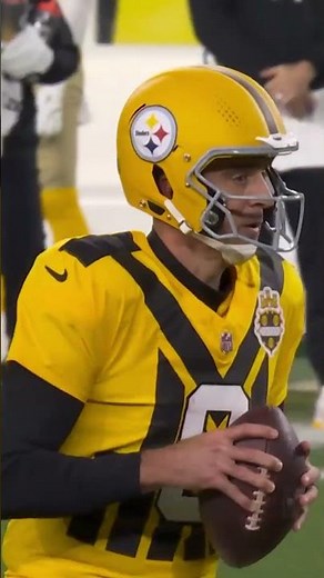 Aaron Rodgers so smooth with it 😮‍💨