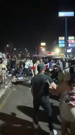 SAN CARLOS, SONORA: HOMBRE HERIDO TRAS AGRESIÓN ARMADA: Reportes preliminares indican que un joven armado golpeó a una persona con la cacha de una pistola durante un altercado en el blv Tetakawi.Posteriormente se habría producido un disparo que dejó al hombre con una herida en el pecho. La víctima logró retirarse del lugar mientras se cubría la lesión.