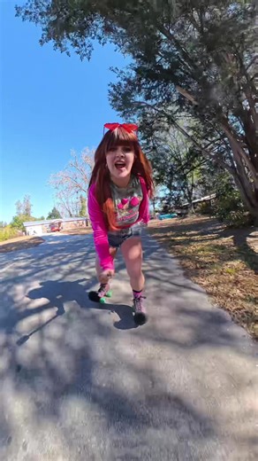 Can I haz cheezburger?🍔😜💖🛼🎶#rollerskating #rollerskategirl #fypシ #fypシ゚viral #trending