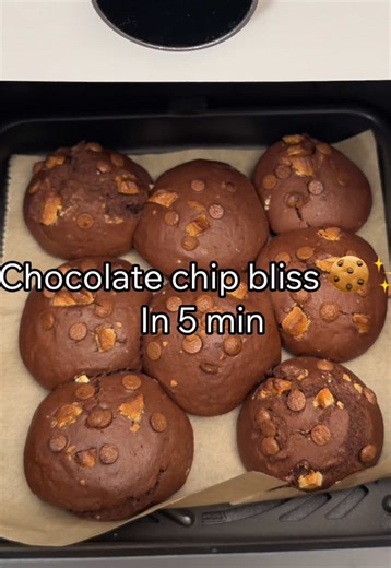 Quick and Easy Air Fryer Chocolate Chip Cookies