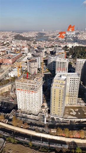 İstanbul’un kalbinde yükselen ve 2026’da teslimlerini gerçekleştireceğimiz projemiz RAMS City Haliç’te 2. Etap inşaat çalışmaları hızla devam ediyor. Ve çok yakında..⏳ RAMS City Haliç 3. Etap sizlerle buluşuyor. 🏡 ✨ #RAMSTürkiye #RAMSCityHaliç #İnşaatİlerleme | RAMS Türkiye