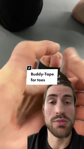 Buddy-Tape tutorial for small toes. Follow if you broke your toes at least once. #bjj #jiujitsu #judo #grappling