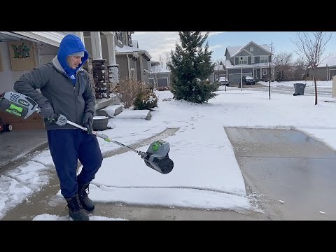 EGO Snow Shovel Kit in action (EGO MSS1203)
