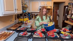 54K views · 820 reactions | 李 **MORNING ROUTINE FOR 9 KIDS** 李 Starting the day with French toast and fresh fruit, packing classic lunches, and ending the night with make-your-own pizza fun — busy days, full bellies, and lots of love around here! ✨ #DoughertyDozen #MorningRoutine #MealPrep #FamilyLife ️ | Dougherty Dozen | Facebook