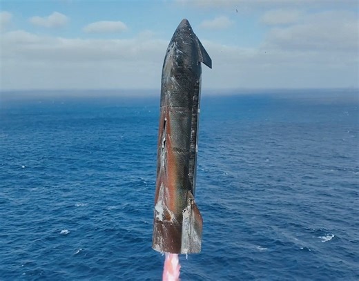 Amazing footage of Ship 38 splashdown in the Indian Ocean. #SpaceX #Starship #Starshiplaunch #Space #elonmusk #countdown #photography #inspiration #innovation #construction #launch | Space FrontPage
