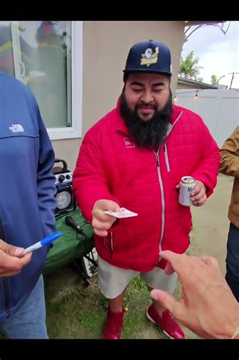 Adult close-up magic . #cardtrick #SanDiego #mago #CloseUpMagic #foryoupageofficiall @highlight