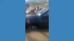 Beachgoers save car from rising tide