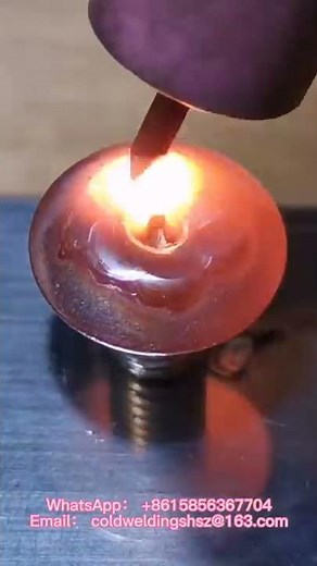 The cold welding machine can weld screws and cool them instantly at high temperature