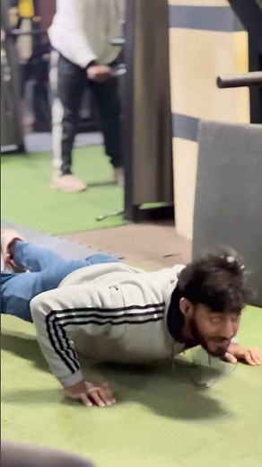 MY DAILY ROUTINE PUSH-UPS AT GYM #shortsviral #motivation #viraledits #viralshorts #shortsviral